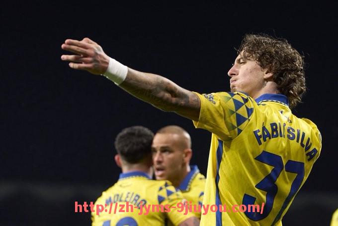 jiuyou九游娱乐-火箭队30号球员比赛回放及表现总结